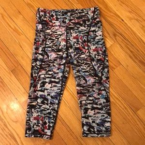 Lululemon capris size 8